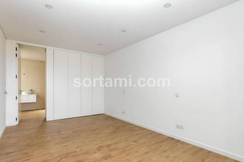 Moradia Isolada T4 Venda em Quarteira,Loulé