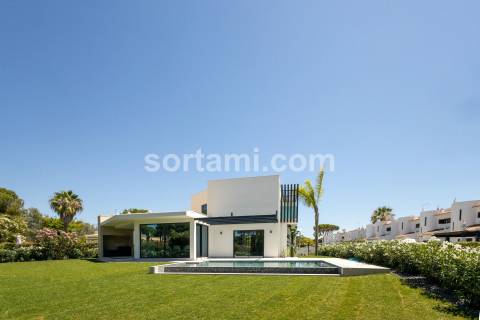 Moradia Isolada T4 Venda em Quarteira,Loulé