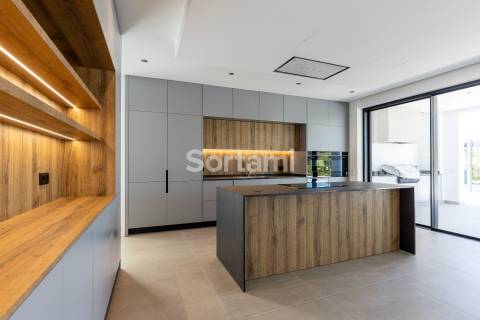 Moradia Isolada T4 Venda em Quarteira,Loulé