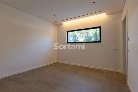 Moradia Isolada T4 Venda em Quarteira,Loulé