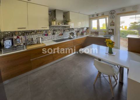 Moradia Geminada T3+1 Venda em Quarteira,Loulé