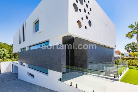 Moradia Isolada T4+1 Venda em Quarteira,Loulé