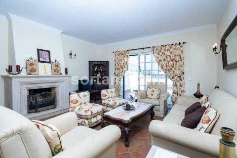 Moradia em Banda T2+2 Venda em Albufeira e Olhos de Água,Albufeira