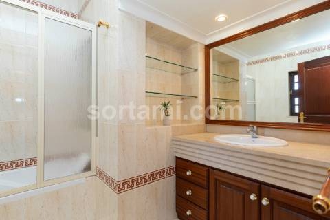 Moradia Isolada T5 Venda em Albufeira e Olhos de Água,Albufeira