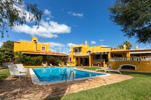 Moradia Isolada T5 Venda em Albufeira e Olhos de Água,Albufeira