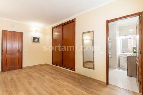 Moradia Isolada T5 Venda em Alvor,Portimão