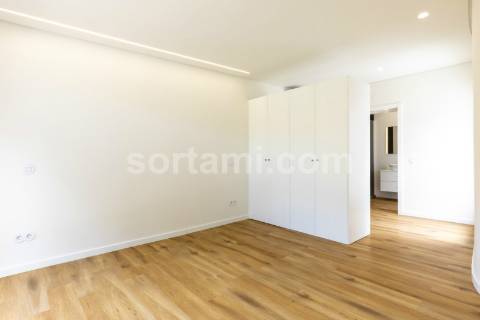 Moradia Isolada T4 Venda em Quarteira,Loulé