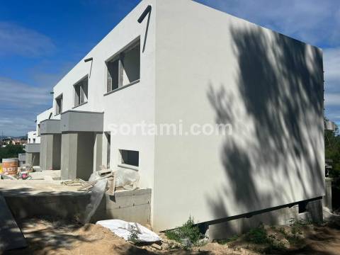 Moradia em Banda T3 Venda em Vilar de Andorinho,Vila Nova de Gaia