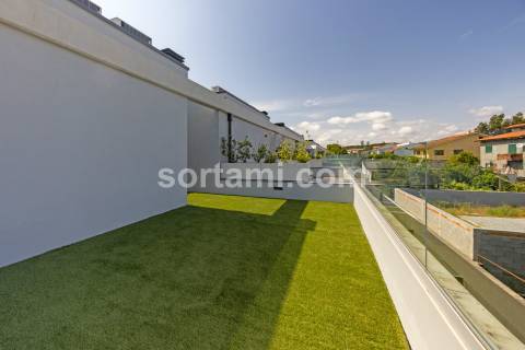 Moradia em Banda T3 Venda em Foz do Sousa e Covelo,Gondomar