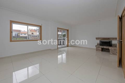 Moradia Isolada T4+1 Venda em Moreira,Maia