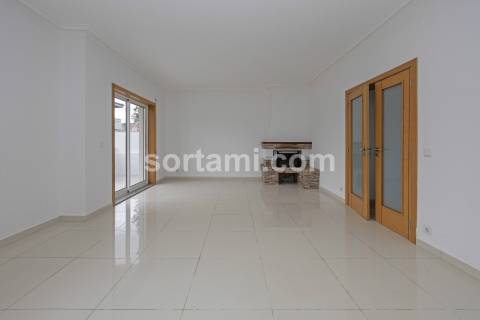 Moradia Isolada T4+1 Venda em Moreira,Maia