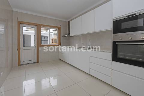 Moradia Isolada T4+1 Venda em Moreira,Maia