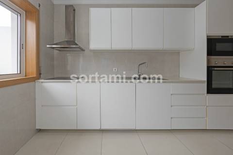 Moradia Isolada T4+1 Venda em Moreira,Maia