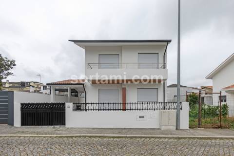 Moradia Isolada T4+1 Venda em Moreira,Maia