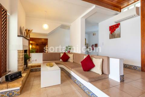 Moradia em Banda T3+1 Venda em Quarteira,Loulé