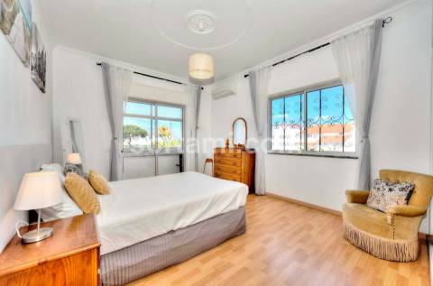 Moradia Isolada T5 Venda em Quarteira,Loulé