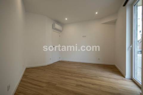 Loja  Venda em Quarteira,Loulé