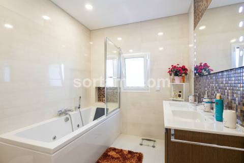 Moradia Isolada T5 Venda em Quarteira,Loulé