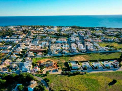 Moradia Isolada T3+1 Venda em Albufeira e Olhos de Água,Albufeira