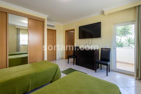 Moradia Isolada T5 Venda em Albufeira e Olhos de Água,Albufeira