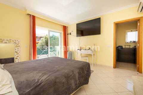 Moradia Isolada T5 Venda em Albufeira e Olhos de Água,Albufeira