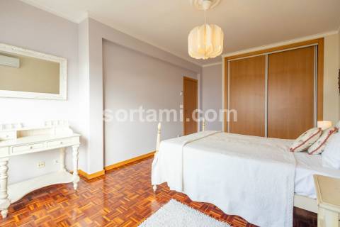 Apartamento T4 Venda em Quarteira,Loulé