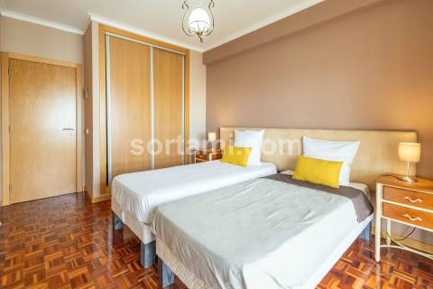 Apartamento T4 Venda em Quarteira,Loulé