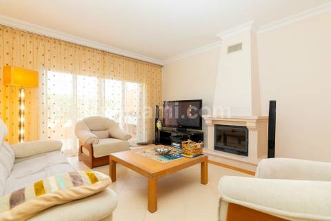 Moradia em Banda T3 Venda em Quarteira,Loulé