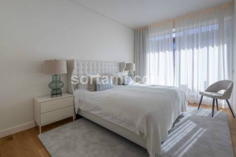 Apartamento T4 Arrendamento em Quarteira,Loulé