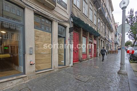 Loja  Arrendamento em Cedofeita, Santo Ildefonso, Sé, Miragaia, São Nicolau e Vitória,Porto