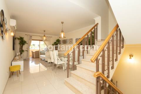 Moradia em Banda T2+2 Venda em Quarteira,Loulé