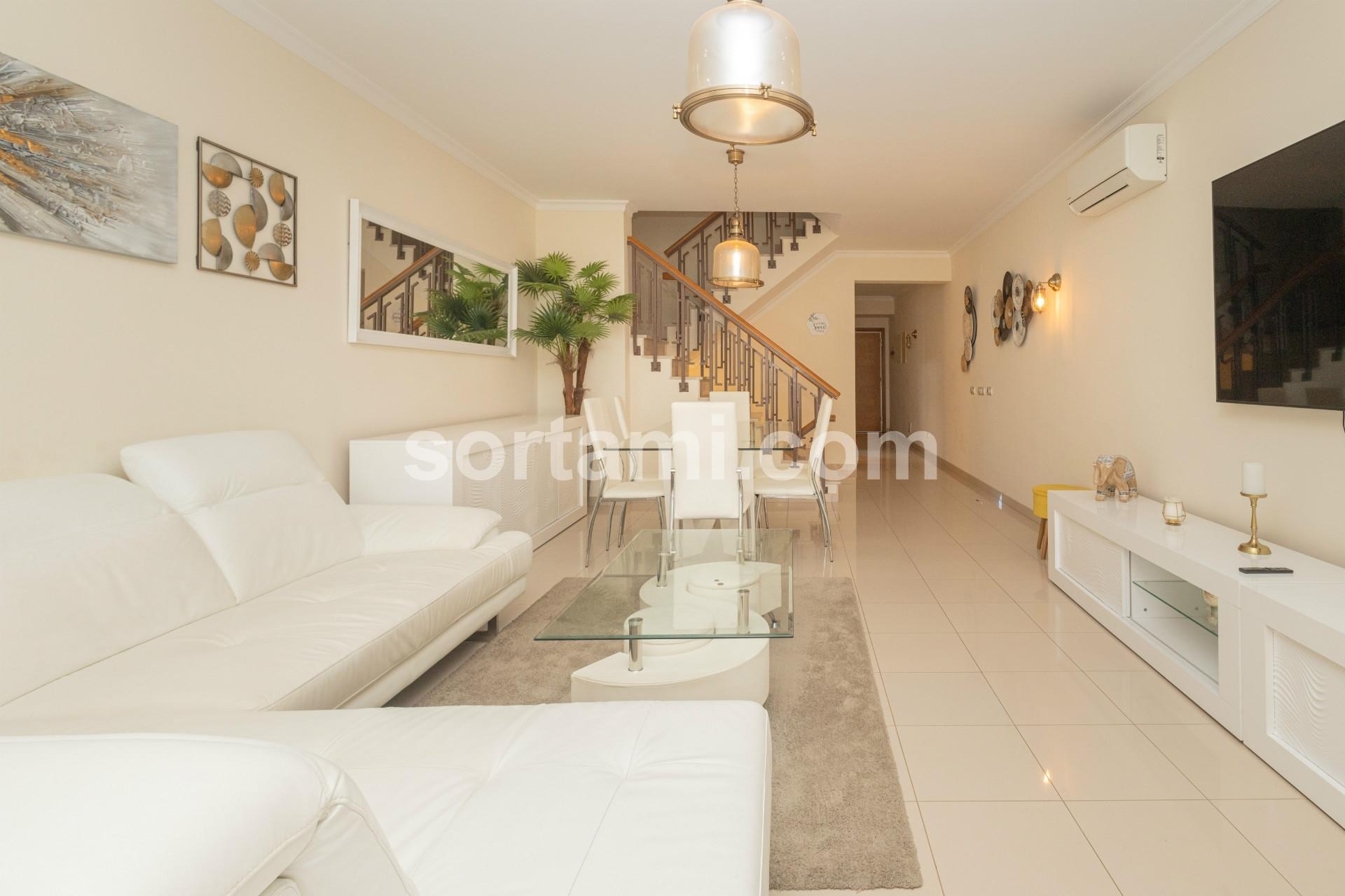 Moradia em Banda T2+2 Venda em Quarteira,Loulé