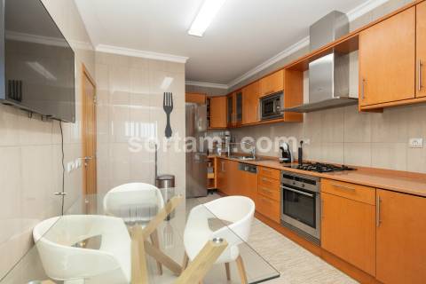 Moradia em Banda T2+2 Venda em Quarteira,Loulé