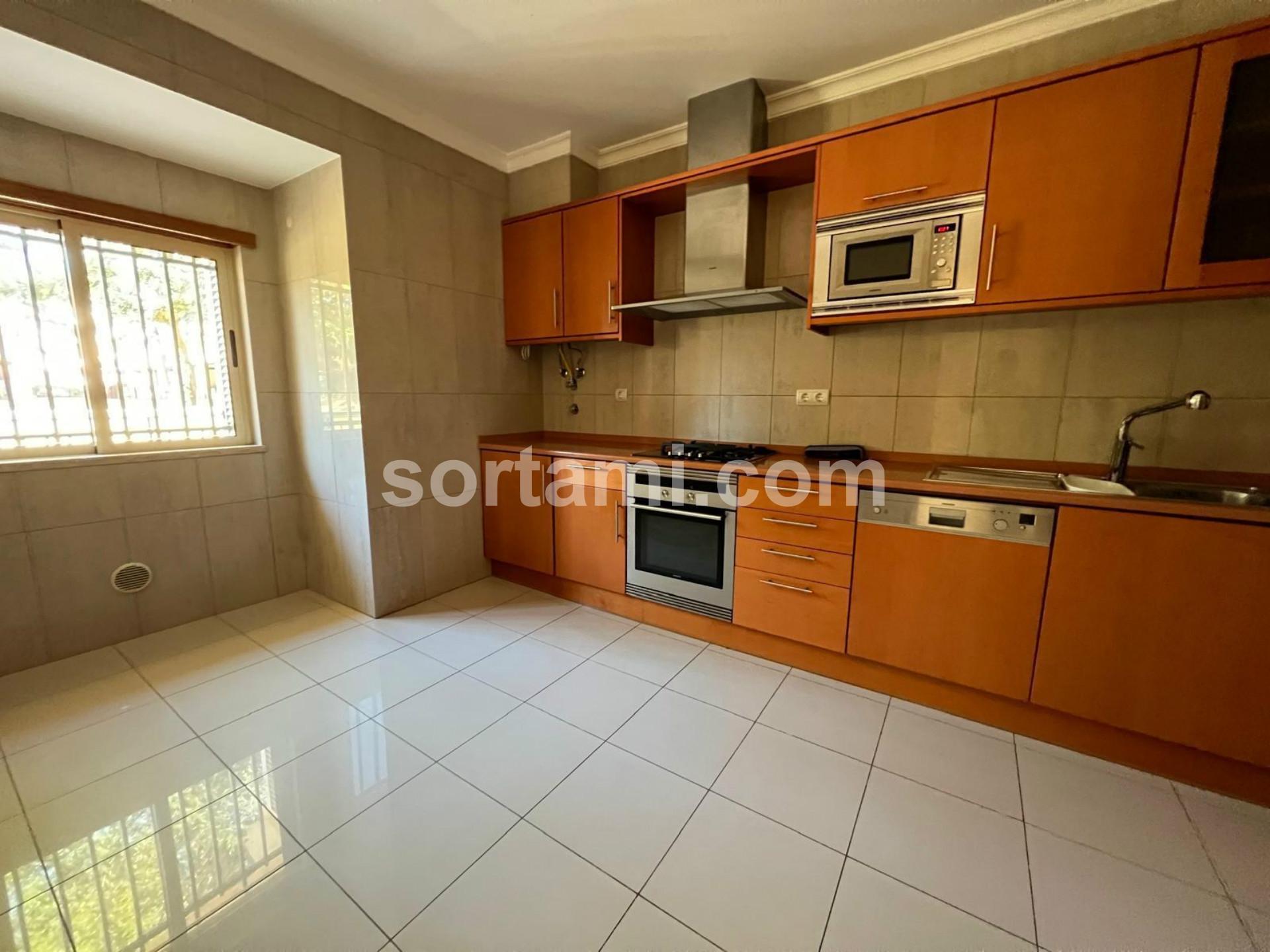 Apartamento T2+2 Venda em Quarteira,Loulé