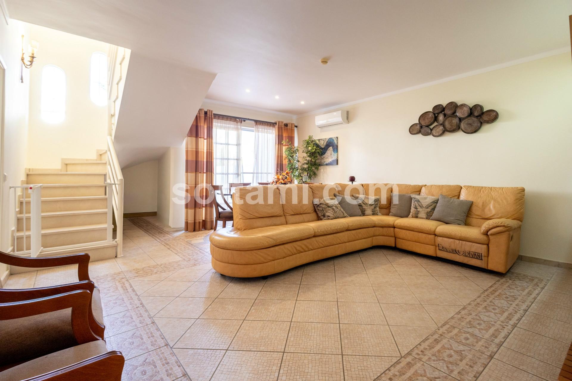 Moradia em Banda T3 Venda em Quarteira,Loulé