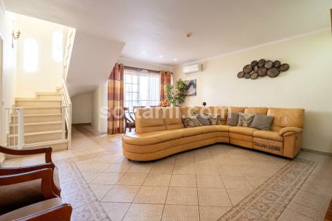 Moradia em Banda T3 Venda em Quarteira,Loulé