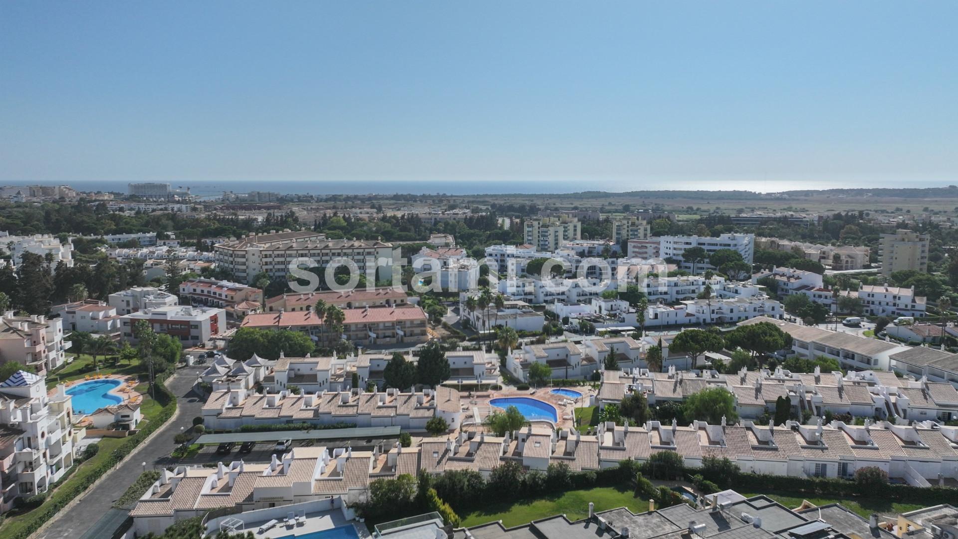 Moradia em Banda T3 Venda em Quarteira,Loulé