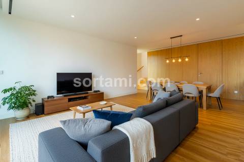 Moradia em Banda T3 Venda em Quarteira,Loulé