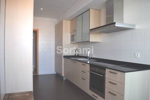 Apartamento T2 Arrendamento em Quarteira,Loulé