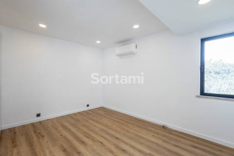 Moradia Geminada T3 Venda em Quarteira,Loulé