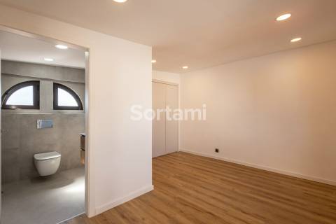 Moradia Geminada T3 Venda em Quarteira,Loulé