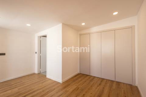 Moradia Geminada T3 Venda em Quarteira,Loulé