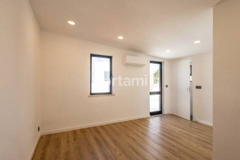 Moradia Geminada T3 Venda em Quarteira,Loulé