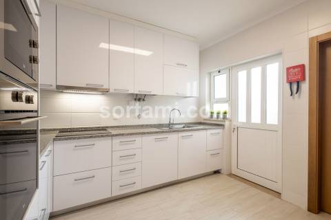 Moradia em Banda T3 Venda em Quarteira,Loulé