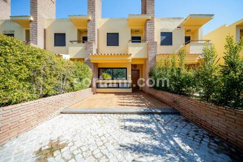 Moradia em Banda T2+1 Venda em Quarteira,Loulé