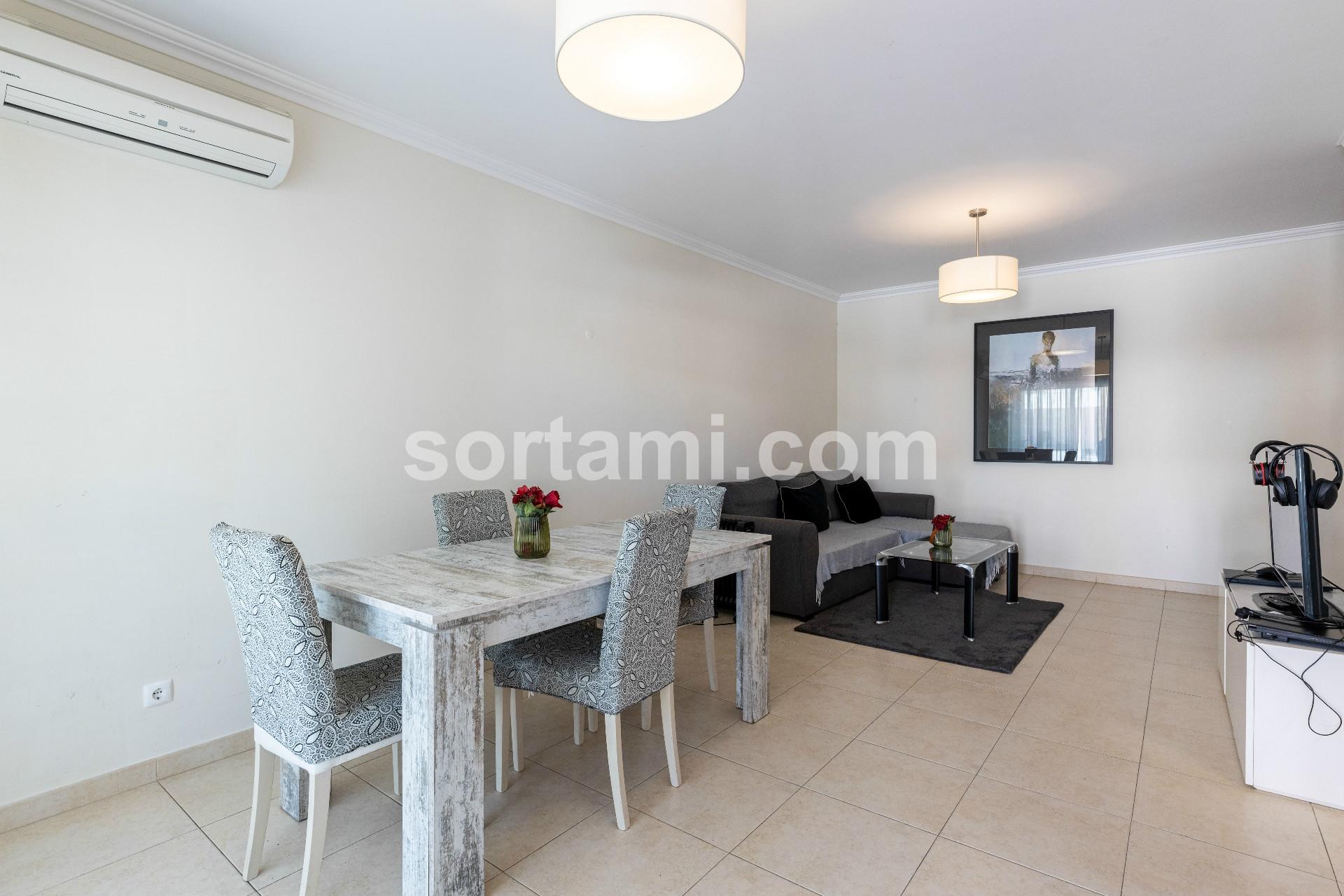 Moradia em Banda T2 Venda em Albufeira e Olhos de Água,Albufeira