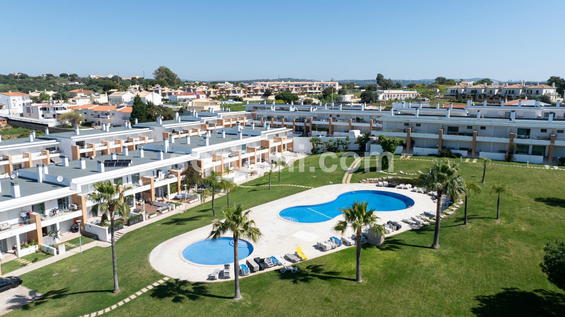 Moradia em Banda T2 Venda em Albufeira e Olhos de Água,Albufeira