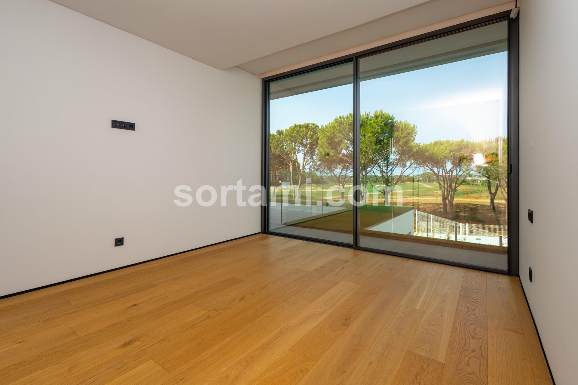 Moradia Isolada T5 Venda em Quarteira,Loulé