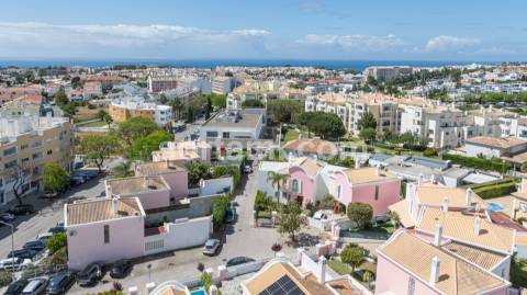 Moradia Geminada T3+1 Venda em Albufeira e Olhos de Água,Albufeira