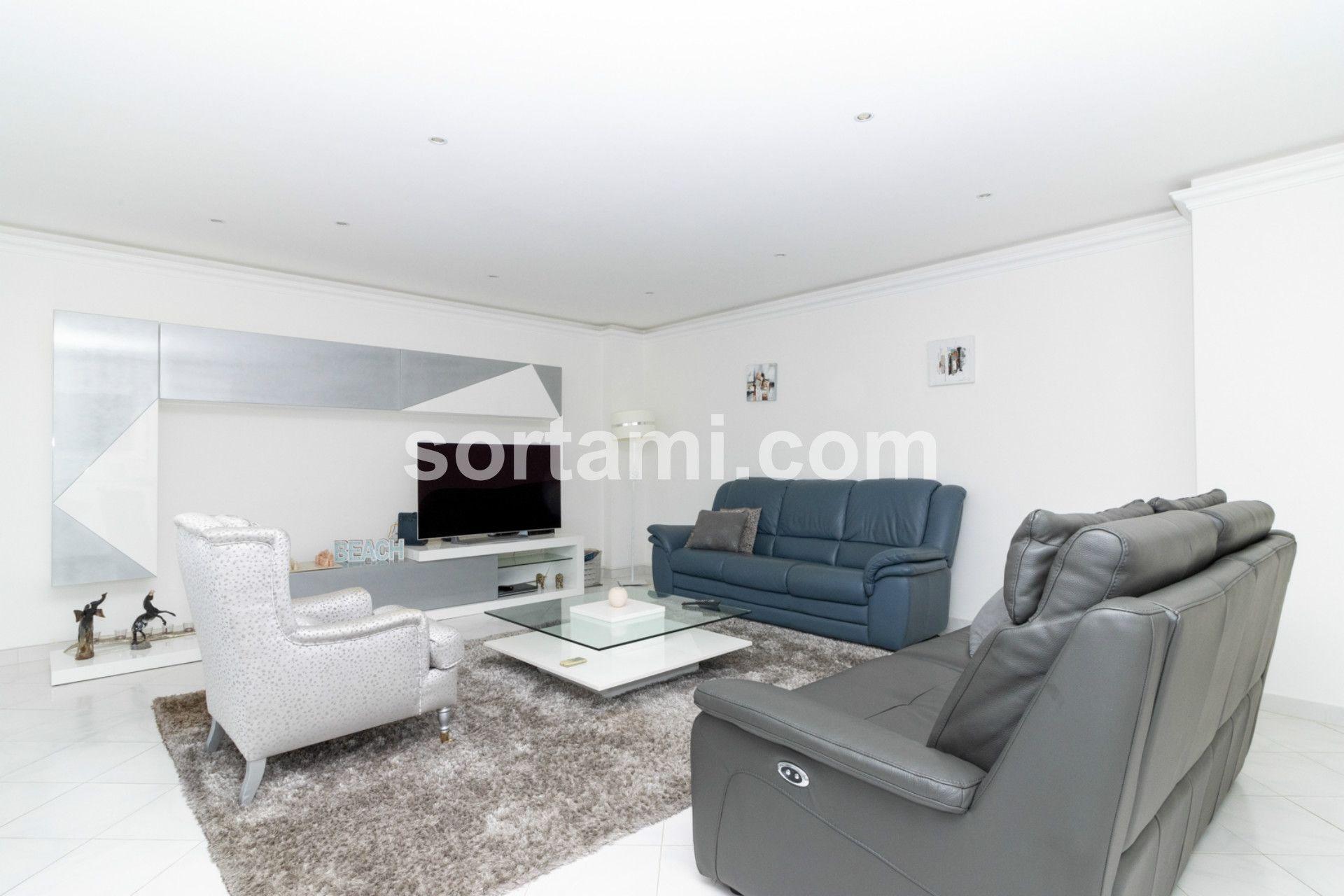 Apartamento T3 Arrendamento em Quarteira,Loulé